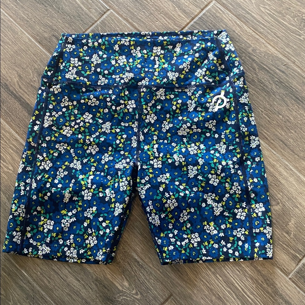 PELOTON Push Your Boundaries High-Rise Blue with White Daisy’s  BIKE SHORT - L
